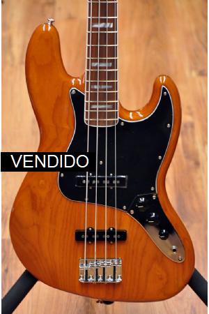 Fender Vintera 70's Jazz Bass Aged Natural Fender Vintera 70's Jazz Bass Aged Natural